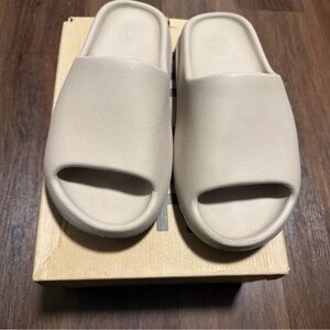 Adidas Yeezy “Bone” Slide Sandals Size 8